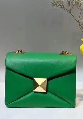 THE AMY STUDDED LEATHER BAG GREEN