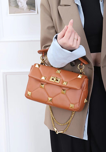 THE AMY STUDDED LEATHER SHOULDER BAG BROWN